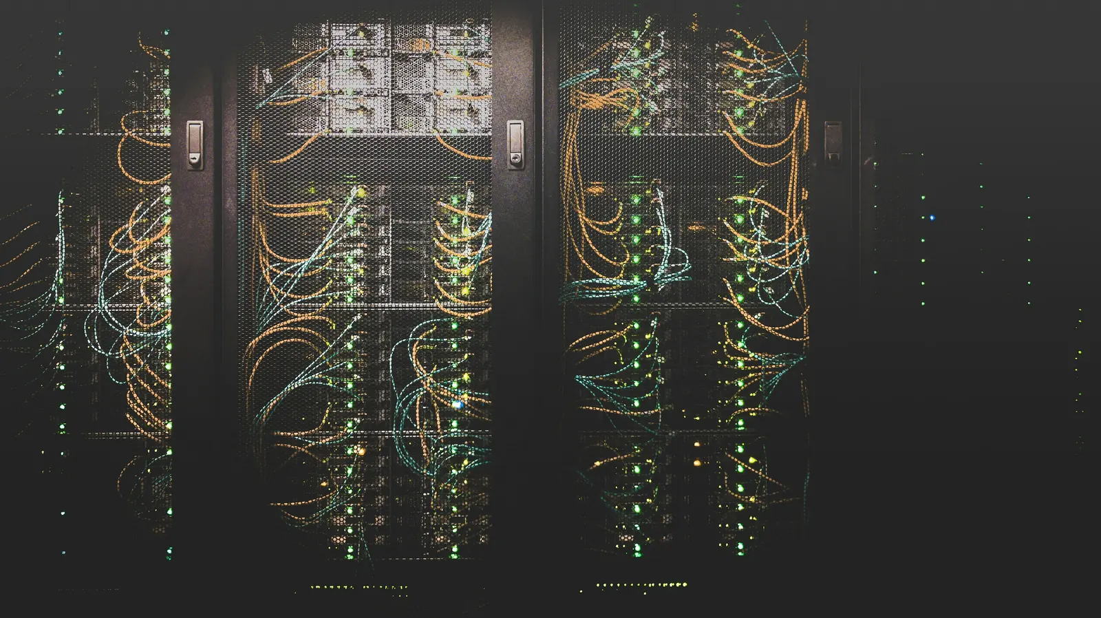 Sala de servidores con racks de red